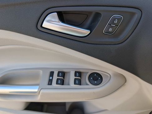 Used 2018 Ford Escape SE FWD image 16