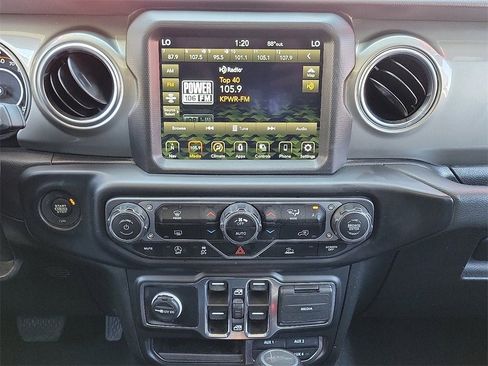 Certified 2022 Jeep Gladiator Overland w/ Trailer Tow Package image 9