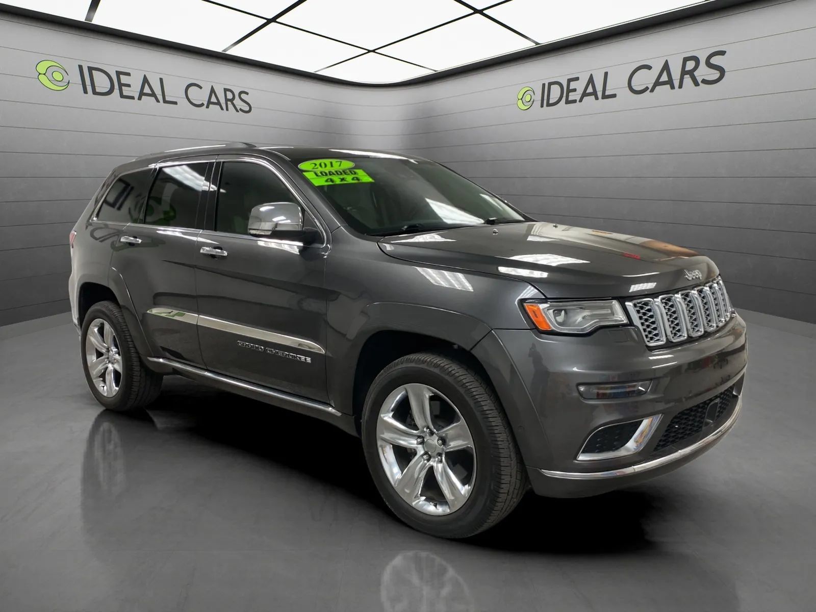 Used 2017 Jeep Grand Cherokee Summit AWD/4WD image 3