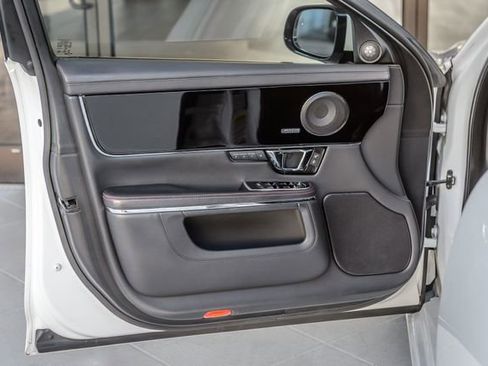 Used 2016 Jaguar XJ image 48