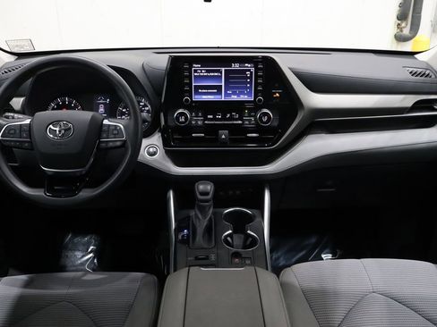 Used 2021 Toyota Highlander L image 29
