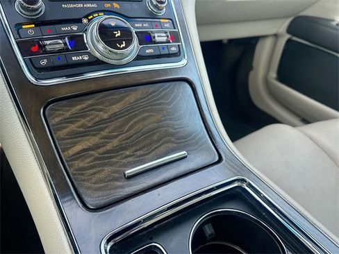 Used 2018 Lincoln Continental Reserve image 24