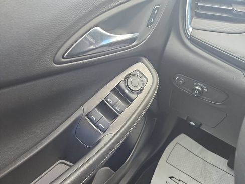 Certified 2025 Buick Encore GX Preferred FWD image 19