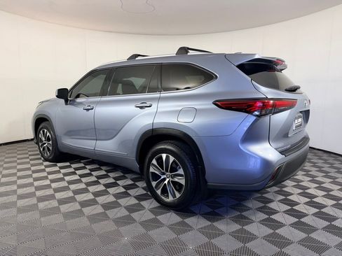 Used 2022 Toyota Highlander XLE FWD image 8