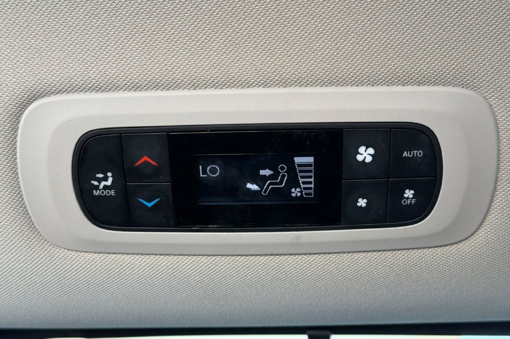 Used 2022 Chrysler Pacifica Touring-L FWD image 18