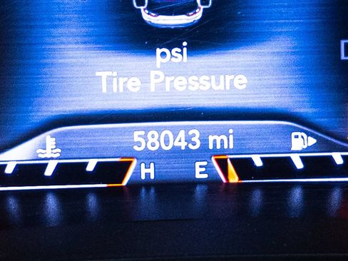 Used 2022 Jeep Cherokee Latitude Lux w/ Sun & Sound Group AWD/4WD image 34