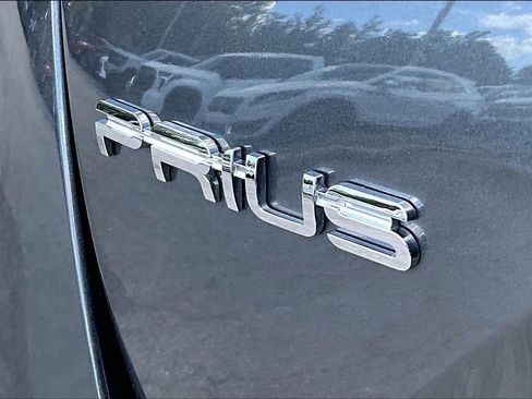Used 2019 Toyota Prius Limited FWD image 10