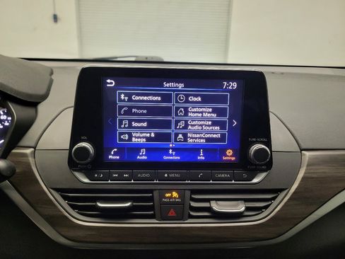 Used 2025 Nissan Altima 2.5 SV FWD image 25