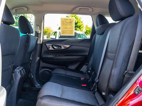 Used 2018 Nissan Rogue SV w/ Premium Package FWD image 20