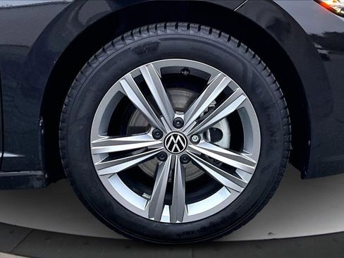 Used 2024 Volkswagen Jetta SE image 31