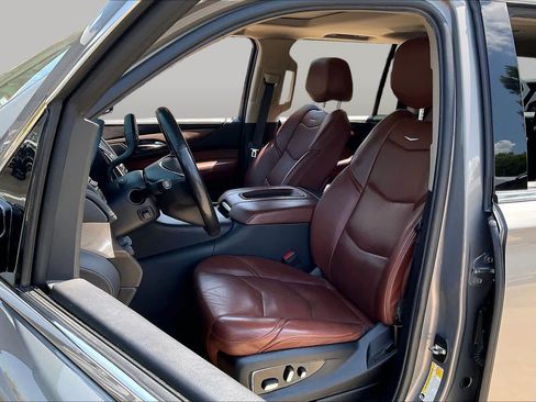Used 2019 Cadillac Escalade ESV Luxury AWD/4WD image 8