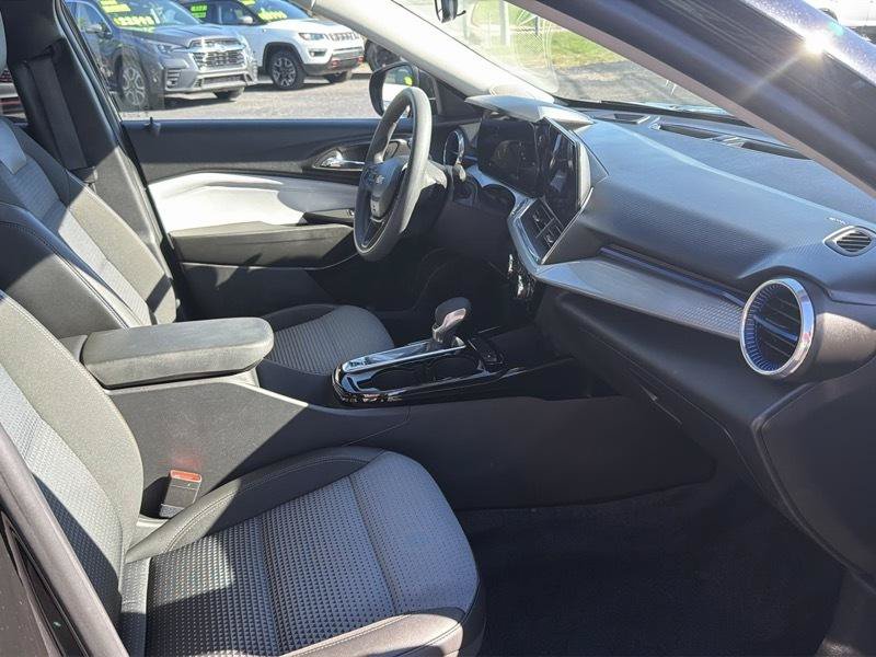 Used 2024 Chevrolet Trax LT FWD image 5