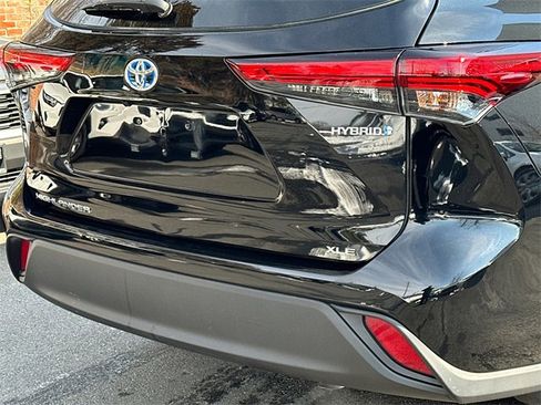 Used 2023 Toyota Highlander XLE image 5