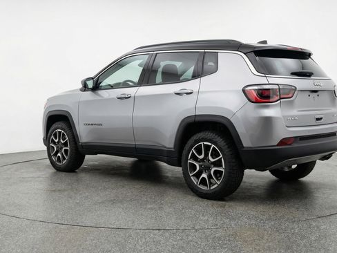 Used 2025 Jeep Compass Trailhawk image 6