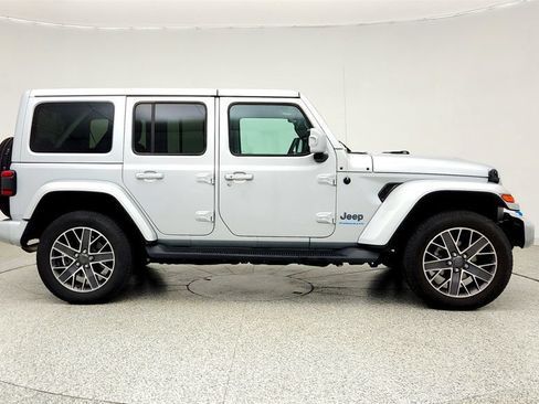 Used 2023 Jeep Wrangler Unlimited Sahara AWD/4WD image 4