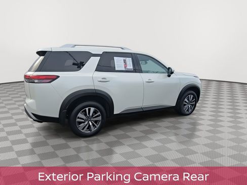 Used 2022 Nissan Pathfinder SL image 9