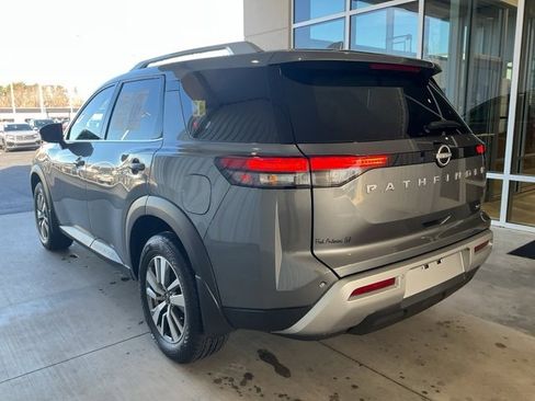 Used 2025 Nissan Pathfinder SL image 20