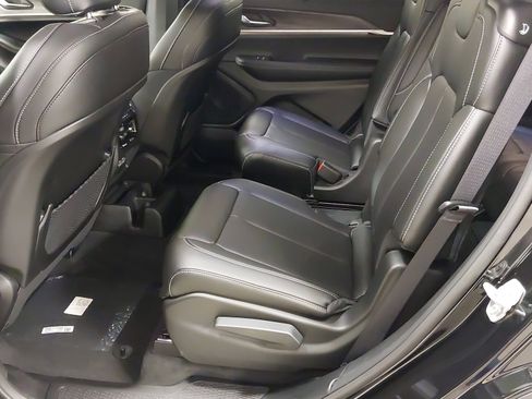 New 2025 Jeep Grand Cherokee L Limited w/ Luxury Tech Group II image 38