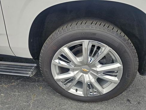 Used 2022 Chevrolet Suburban High Country image 14