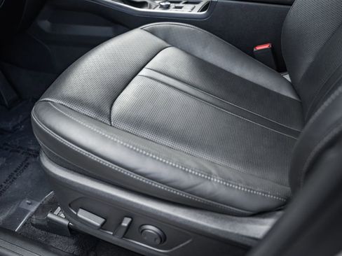 Used 2024 Kia Sorento S image 32