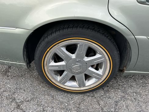 Used 2006 Cadillac DTS w/ Trunk Convenience Package FWD image 35