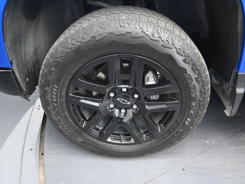 Used 2025 Chevrolet Silverado 1500 LT Trail Boss w/ Convenience Package II AWD/4WD image 9