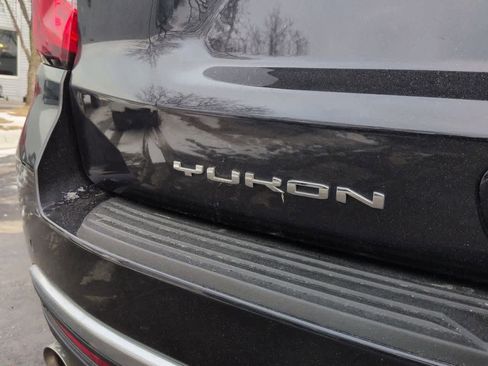 Used 2023 GMC Yukon Denali w/ Denali Reserve Package image 12