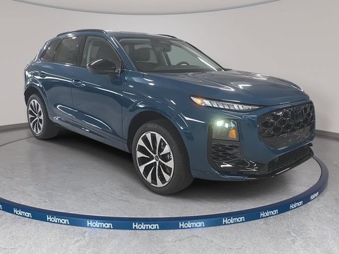 New 2026 Audi Q3 quattro 2.0T AWD/4WD image 3