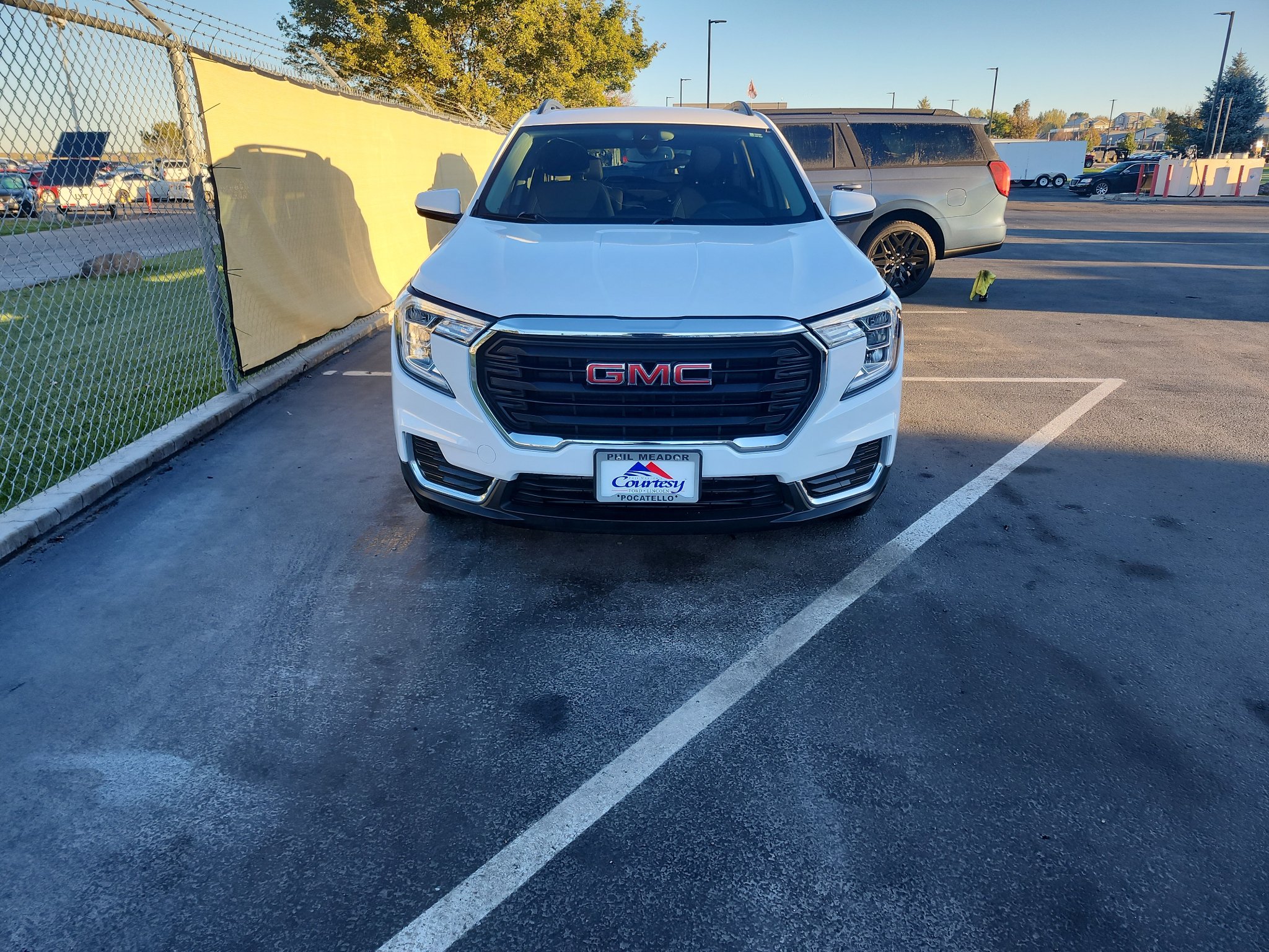 Used 2022 GMC Terrain SLE w/ Driver Convenience Package AWD/4WD image 3
