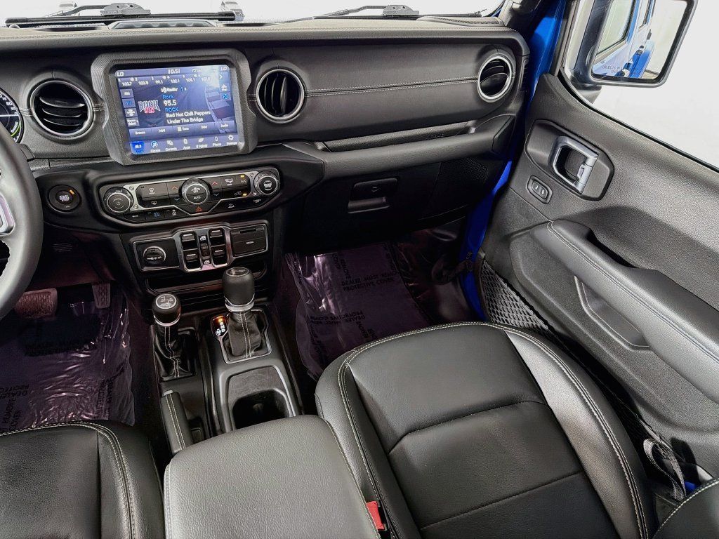 Used 2022 Jeep Wrangler Unlimited Sahara AWD/4WD image 22