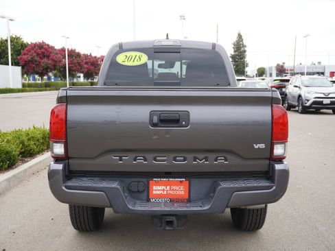 Used 2018 Toyota Tacoma TRD Sport RWD image 11