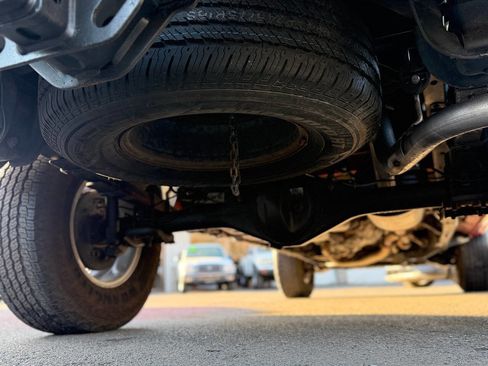 Used 2016 Toyota Tacoma TRD Sport image 97