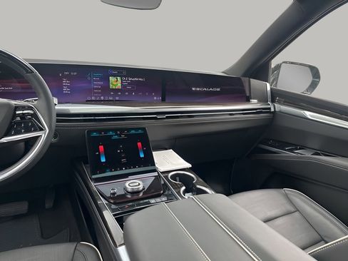 Used 2025 Cadillac Escalade Premium Luxury image 24