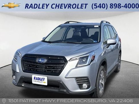 Used 2023 Subaru Forester Premium image 1