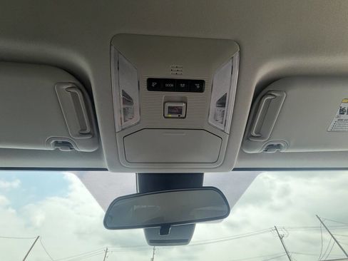 Used 2025 Toyota RAV4 XLE AWD/4WD image 30