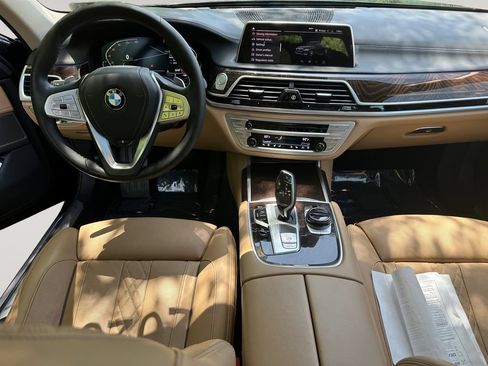 Used 2020 BMW 750i xDrive w/ Executive Package AWD/4WD image 10