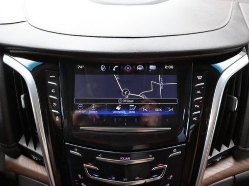 Used 2020 Cadillac Escalade ESV Luxury AWD/4WD image 12