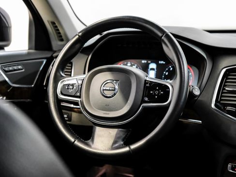 Used 2017 Volvo XC90 T6 Momentum w/ Vision Package image 19
