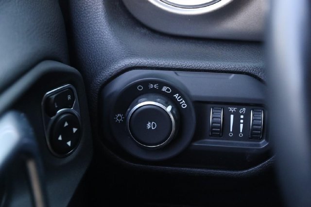 Used 2021 Jeep Wrangler Unlimited Sahara w/ Cold Weather Group AWD/4WD image 20