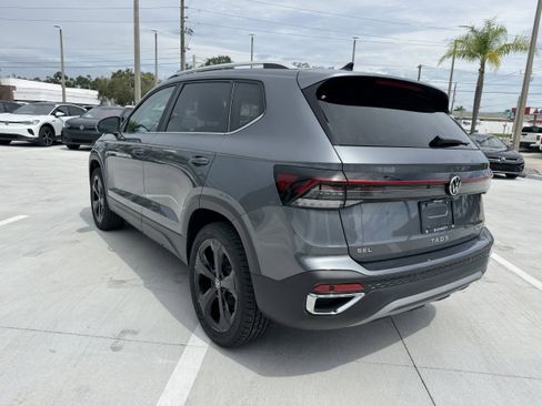 New 2025 Volkswagen Taos SEL image 5