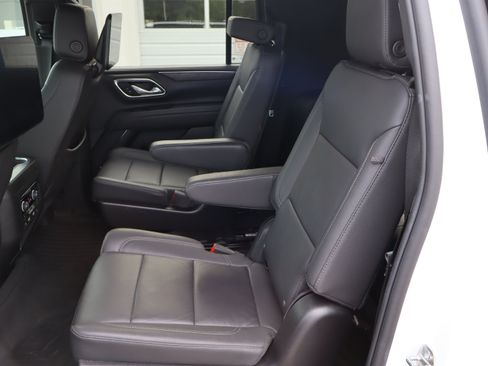 Used 2024 Chevrolet Suburban Z71 w/ Luxury Package AWD/4WD image 33