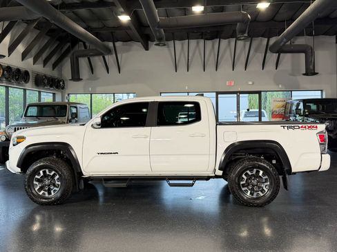 Used 2020 Toyota Tacoma TRD Off-Road w/ Technology Package image 5