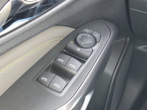 Used 2025 Chevrolet Trax ACTIV FWD image 16