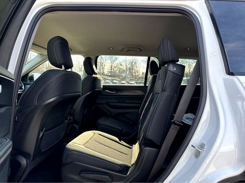 Certified 2023 Jeep Grand Cherokee L Laredo image 11