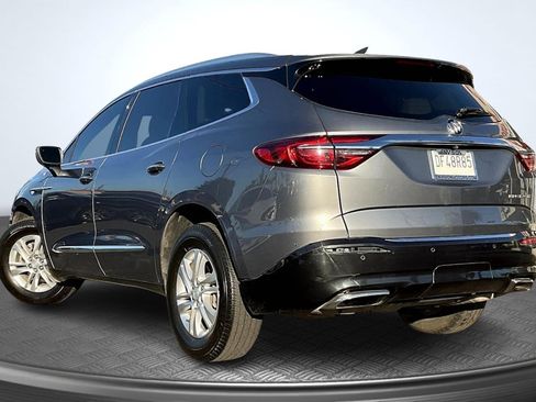 Used 2019 Buick Enclave Essence image 2