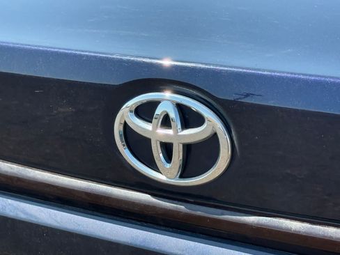 Used 2023 Toyota Corolla LE w/ Carpet Mat Package (TMS) FWD image 8