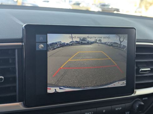 Used 2025 Hyundai Venue SEL image 24