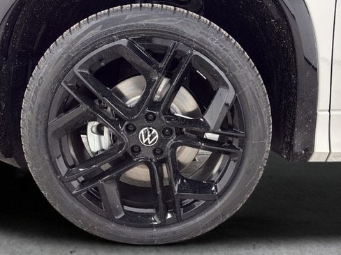 New 2026 Volkswagen Tiguan SE R-Line image 35