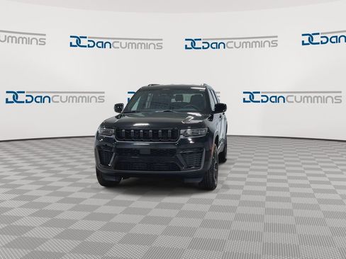 New 2026 Jeep Grand Cherokee L 4WD image 4