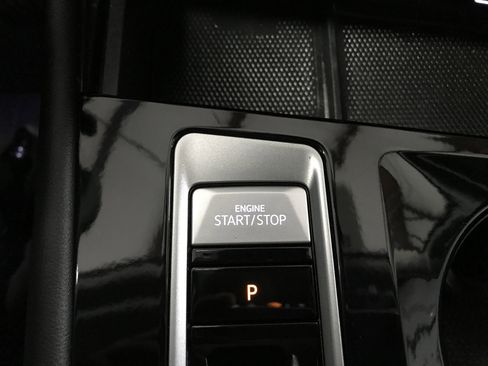 Used 2024 Volkswagen Atlas SE image 19